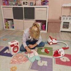 Komplet baterijskih gospodinjskih aparatov LED + zvočni učinki 14 igrače LED komplet gospodinskih aparatov z zvočnimi učinki